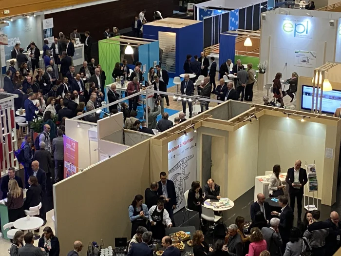 40 exposants 1 500 participants